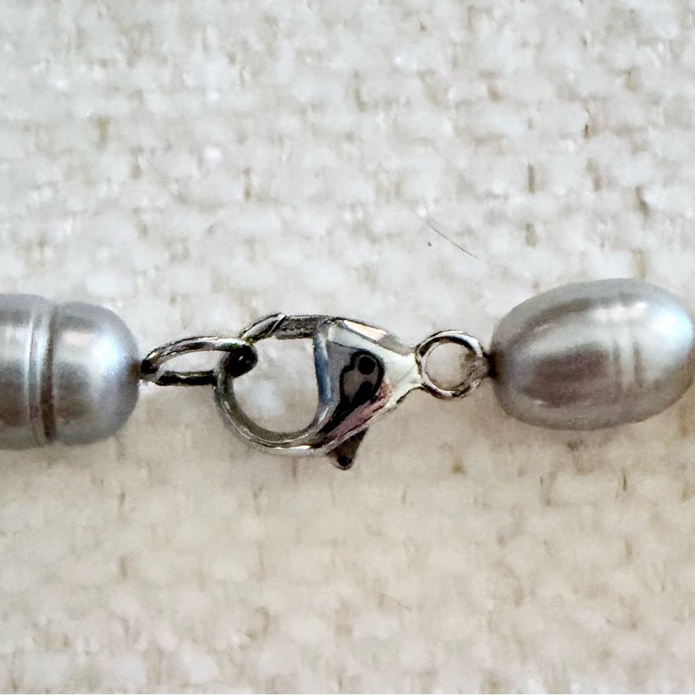 Elegant Faux Pearl Necklace - Picture 6 of 9
